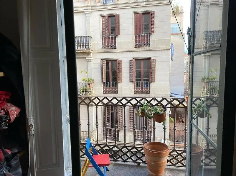 Apartamento Habitacion Grande Y Luminosa En Las Ramblas Barcelona